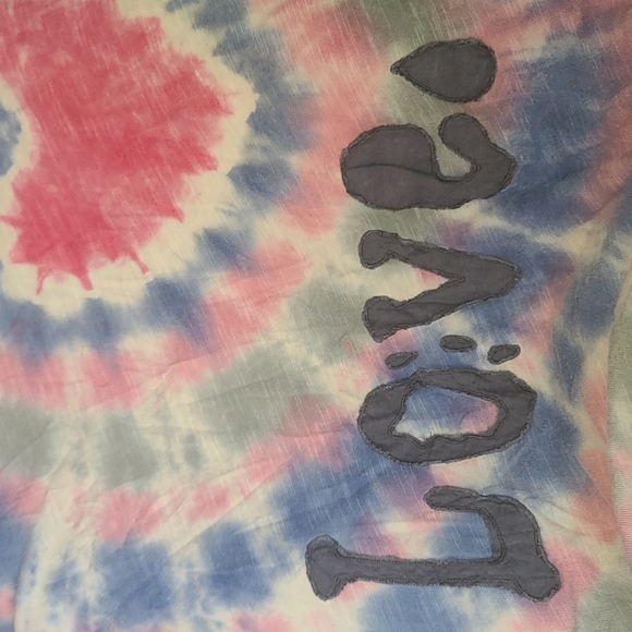 New Magnolia Pearl Love Applique Dylan T Tie Dye Heart Tee Enamour appliqué top - Picture 10 of 16